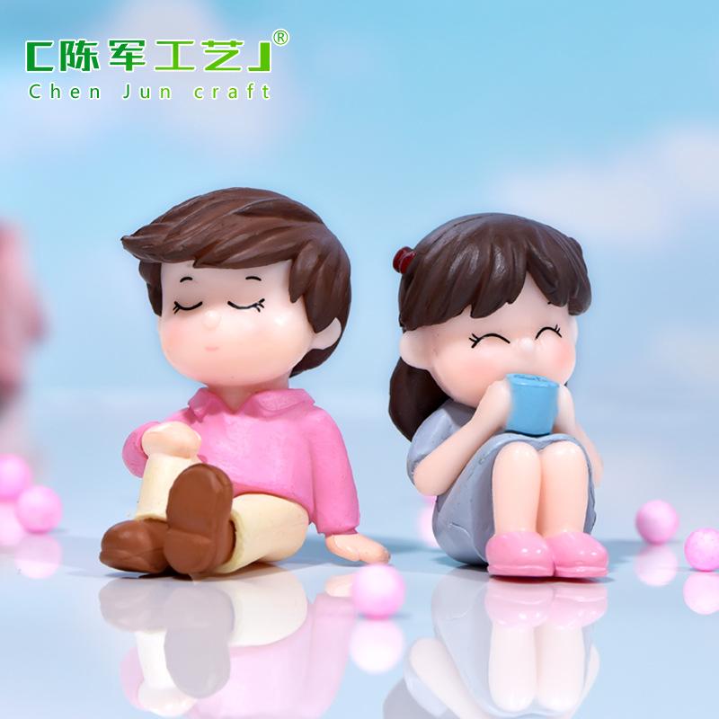 Phụ Kiện Tiểu Cảnh Tiểu cảnh đôi ngồi dễ thương trang trí bánh và xe hơi (ZC-804)