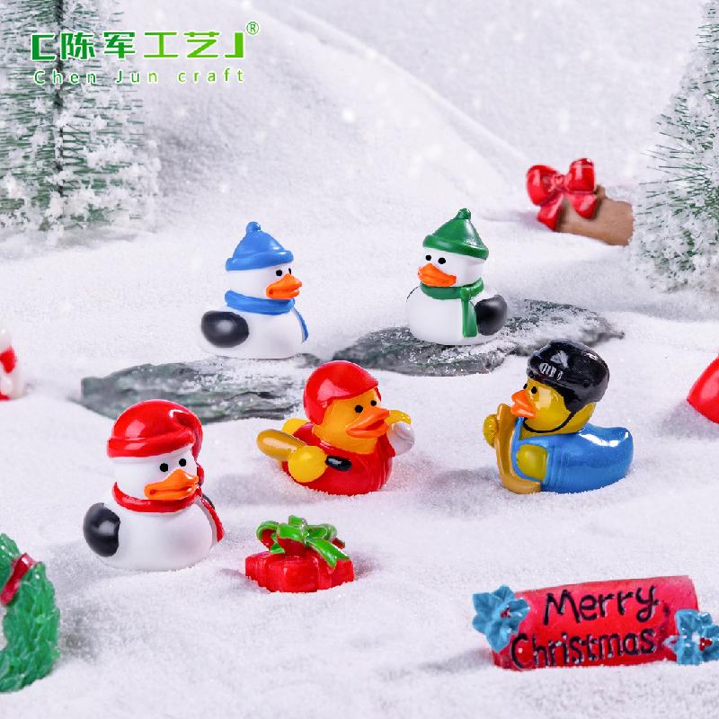 Phụ Kiện Tiểu Cảnh 微景观创意圣诞运动小黄鸭冰球鸭公仔 DIY装饰配件车载桌面小摆件