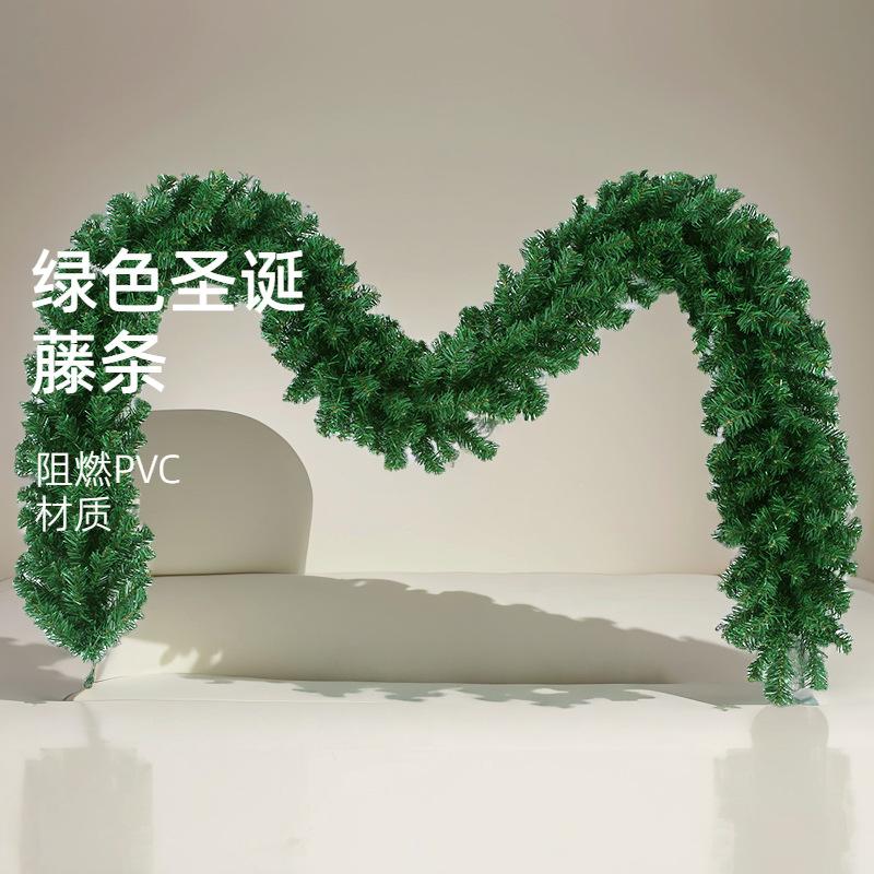 Trang Trí Noel Đồ trang trí Giáng Sinh - vòng tre giả, cây thông, và lá xanh PVC. Lý tưởng cho trang trí cây thông và không gian lễ hội.