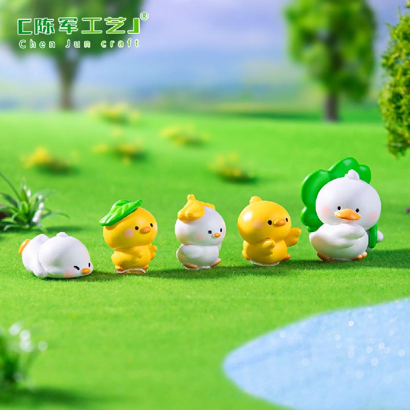 Phụ Kiện Tiểu Cảnh 微景观创意秋游小黄鸭园艺造景DIY装饰品挂配件PVC车载桌面小摆件